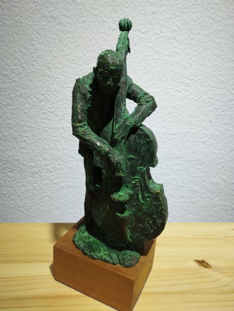 El artista murciano Manuel Páez crea una escultura para el Premio del Águilas Jazz Festival