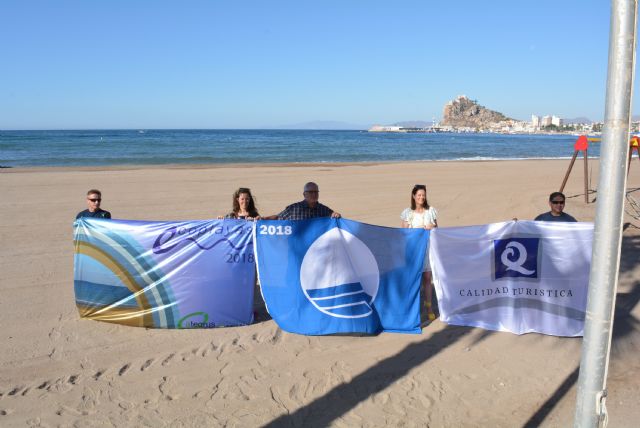 Las Banderas Azules ya ondean en las playas Águilas