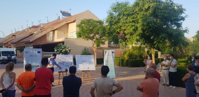 Los vecinos de la zona aportan sus propuestas al proyecto de remodelación de la Plaza Montcada i Reixac