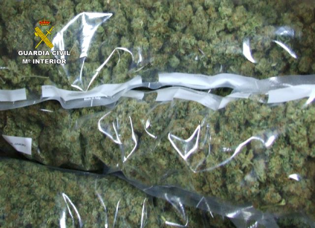 La Guardia Civil se incauta de más de cuatro kilos de cogollos de marihuana en Águilas