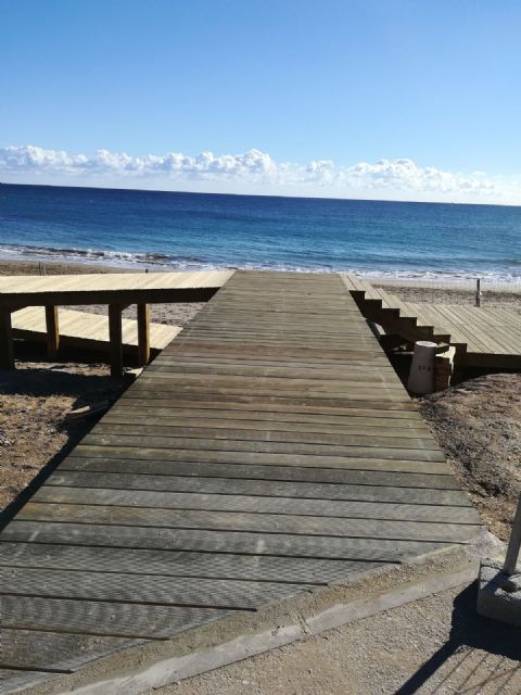Ya han dado comienzo las obras para mejorar la accesibilidad a la playa de Calarreona