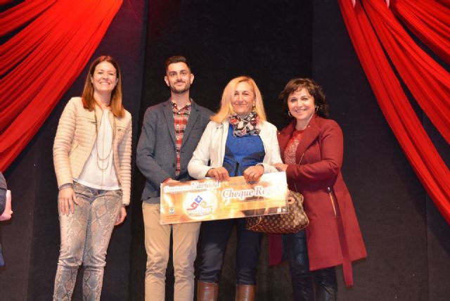 Acia y la concejalía de Comercio despiden la campaña Ilumina tu Navidad con un multitudinario sorteo de cuatro cestas valoradas en 2.000 euros cada una