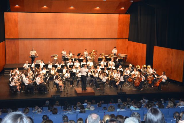 La banda escuela del Patronato Musical pone en pie al público del Auditorio