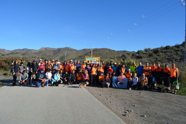 Más de sesenta personas participan en una ruta guiada por la recién inaugurada Red de Senderos Naturales de Águilas