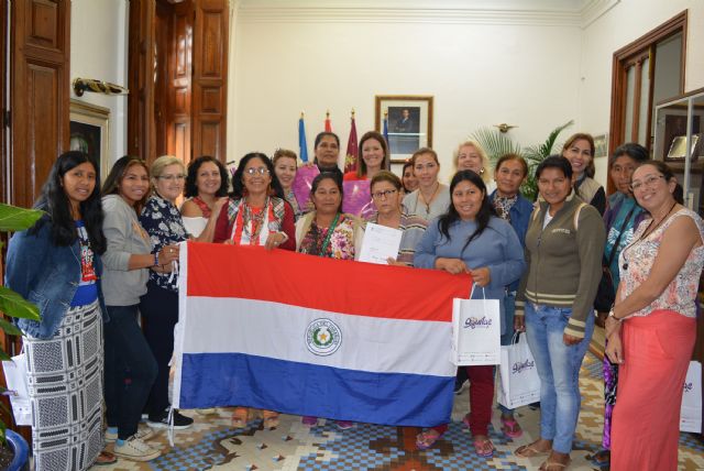 Águilas colabora en la edición de material didáctico bilingüe para las comunidades indígenas de Paraguay