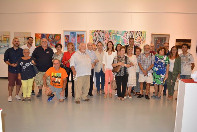 Una treintena de artistas participan en la X edición del Salón de Otoño