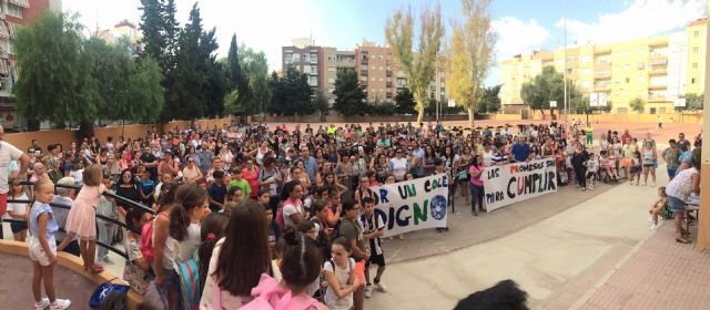 El AMPA del colegio Mediterráneo suspende la huelga prevista pero anuncia parones diarios de quince minutos
