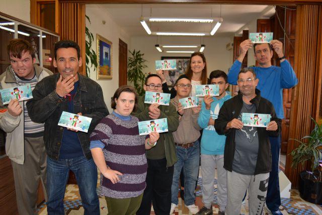 El Ayuntamiento de Águilas volverá a felicitar las Navidades con las tarjetas realizadas por los usuarios del Centro Ocupacional Urci