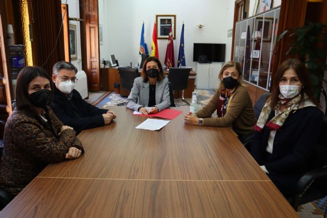 Ayuntamiento y Cáritas renuevan el convenio de colaboración para la contratación de personas en riesgo de exclusión social