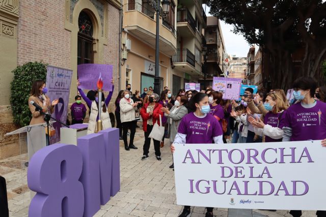 La antorcha de la igualdad vuelve a la Plaza de España coincidiendo con el Día Internacional de la Mujer
