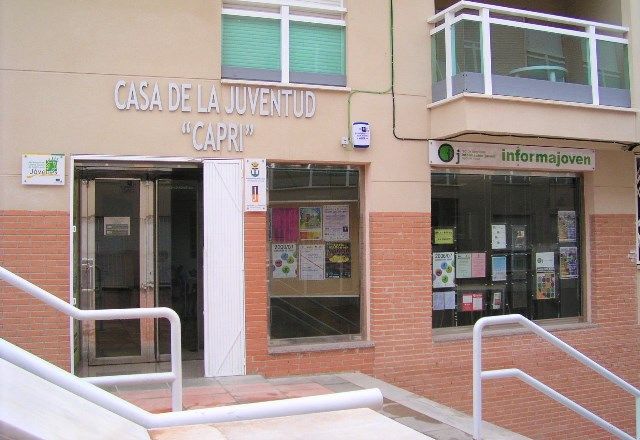 La Casa de la Juventud Capri habilita una oficina de ayuda para la Autocita de la vacuna contra el COVID