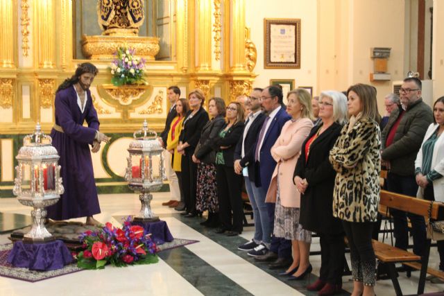 El Paso Morado celebra un acto de veneración a la imagen del Nazareno