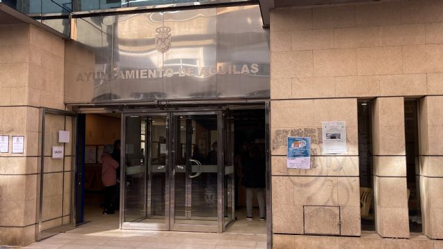 Reverte: 'Reiteramos de nuevo la petición de prestar servicio presencial a los ciudadanos en el Ayuntamiento de Águilas'