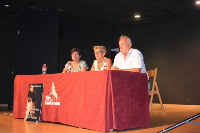 María José Sevilla presenta en Águilas 'Las lágrimas azules del escribidor'