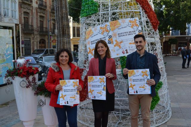 Esta mañana en la plaza de España se presentaba la campaña para la navidad de A.C.I.A.