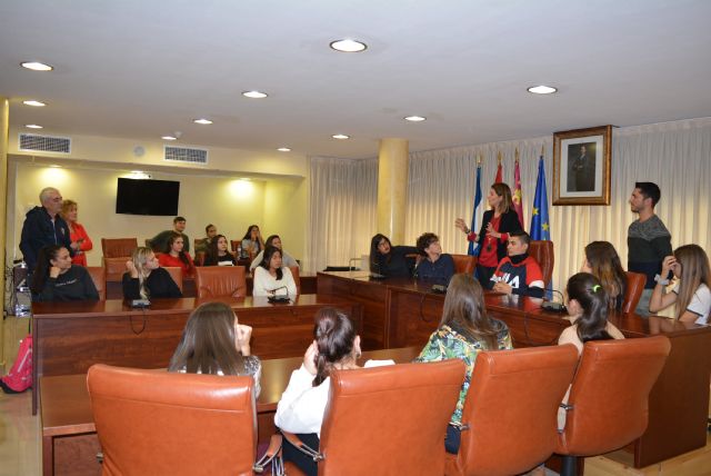 Los alumnos del IES Europa visitan el Ayuntamiento de Águilas