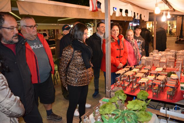 El mercado Navideño de Águilas abre sus puertas en la Plaza de España