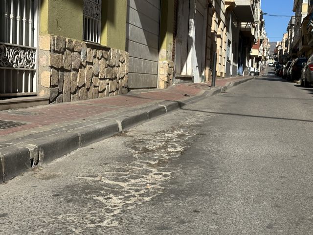 El Gobierno socialista de Mari Carmen Moreno continúa sin terminar el plan de asfalto que anunció en marzo de 2022