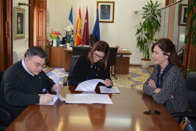 El Ayuntamiento renueva el convenio de colaboración con Cáritas para la contratación de personas desempleadas