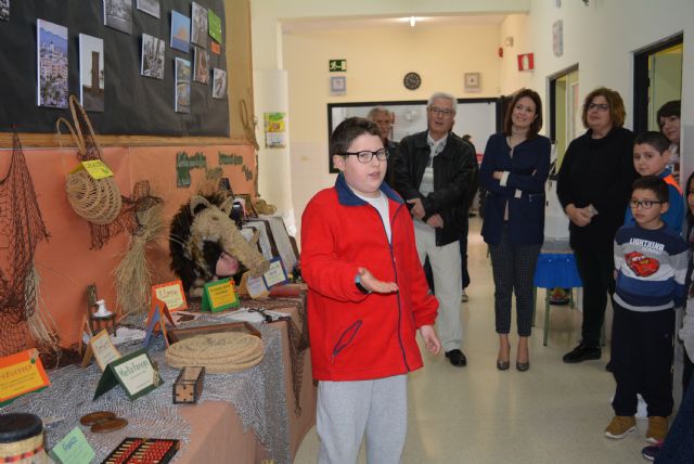 El colegio El Rubial inaugura la exposición 'Águilas, ayer y hoy'