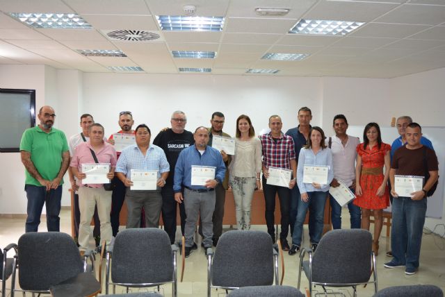 Doce participantes en el PMEF de mejora de accesibilidad reciben el certificado de profesionalidad de operaciones auxiliares de acabados rígidos y urbanización