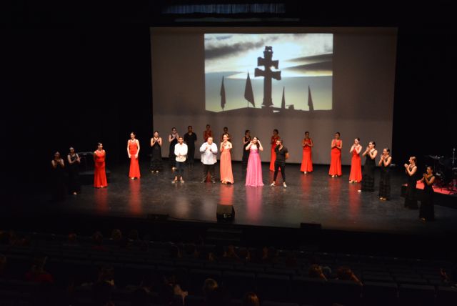 Águilas acogió 'Arte y sentimiento', una fusión de flamenco y exaltación de la Vera Cruz
