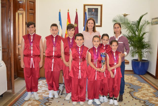 Moreno recibe a los siete medallistas del III Torneo Wushu