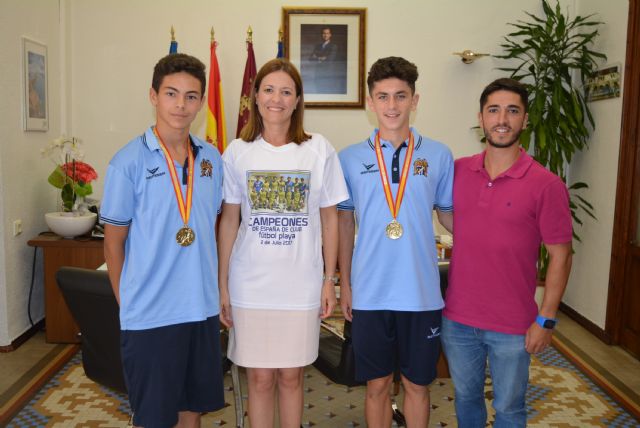 Dos deportistas aguileños, campeones de España de fútbol playa cadete