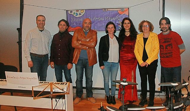 La Escuela de Artes Nogalte celebra su festival de Navidad a beneficio de Afemac