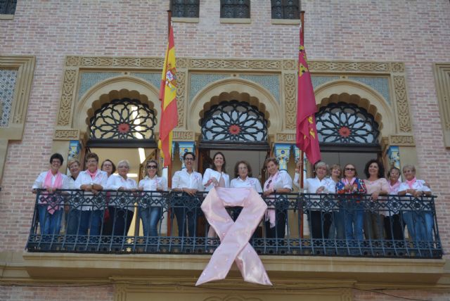 El Ayuntamiento de Águilas se suma al rosa en la lucha contra el cáncer de mama 2017
