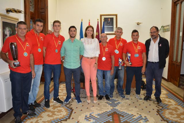 El Villa de Águilas se convierte en campeón de España de pesca desde roca