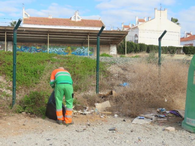 El Ayuntamiento lleva a cabo una actuación de limpieza en profundidad en la 'Huerta de Arriba'