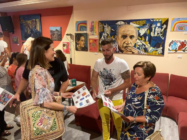 Café Pub Calderón acoge la exposición 'Pintamos la paz'