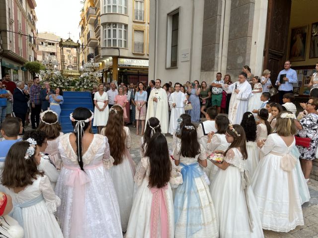 La procesión del Corpus Christi recorre las calles de la localidad