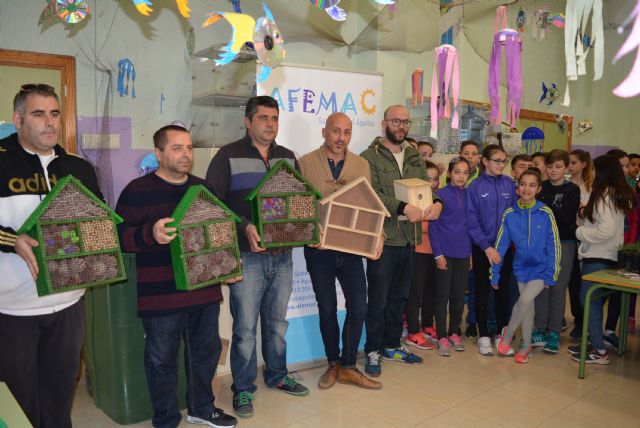 La Concejalía de Medio Ambiente pone en marcha, con la colaboración de Afemac, el proyecto 'hoteles para insectos'