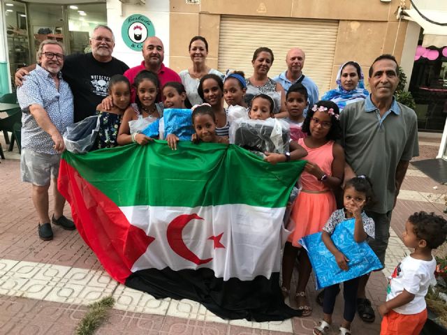 El PSOE de Águilas comparte una jornada de convivencia con los niños saharauis del Programa Vacaciones en Paz