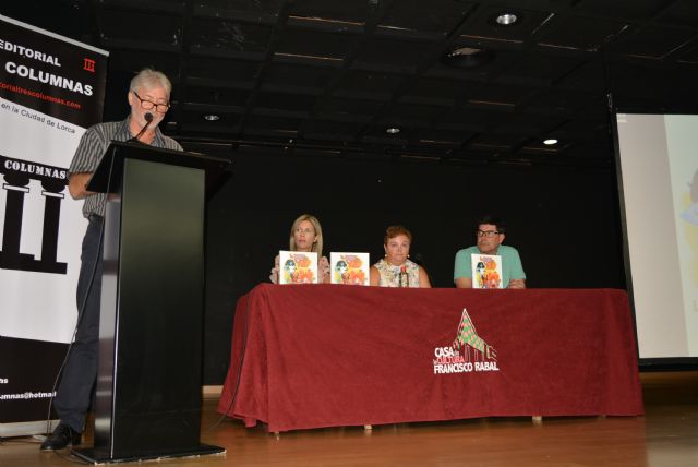 Leonor Ortiz presenta el libro 'Los poemas de la seño'