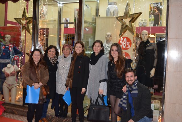 Dieciséis comercios participan en la VI edición del concurso de escaparates navideños