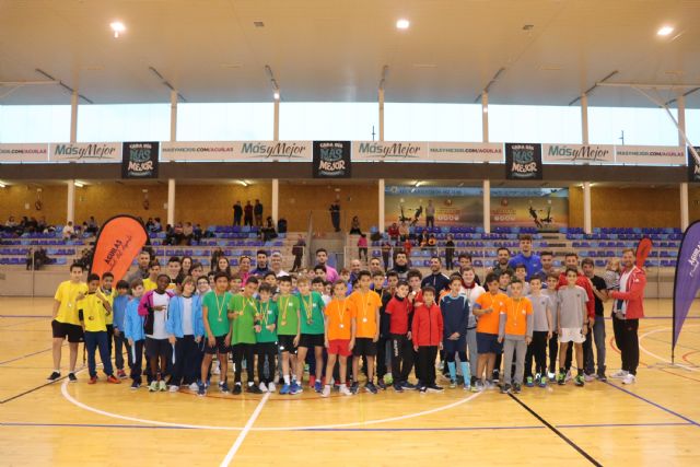 Escolares aguileños juegan al atletismo en el Patronato Deportivo Municipal
