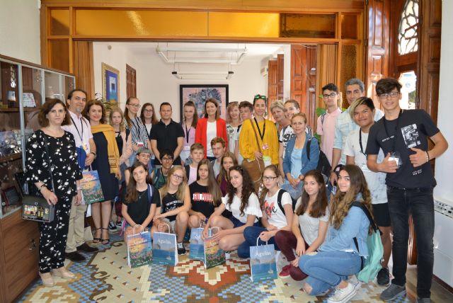 Los alumnos Erasmus del programa Educar para una diversa identidad europea visitan el Ayuntamiento