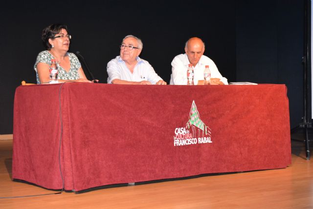 Asensio Campoy presenta en Águilas El misterio de la isla del Fraile