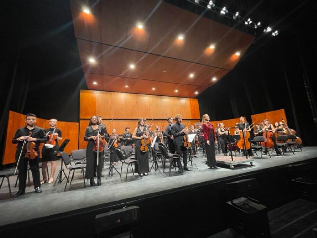 La directora aguileña Isabel Rubio dirige a la Joven Orquesta SinfÃ³nica de Granada en el Auditorio de Ã�guilas