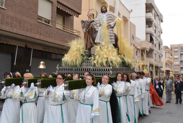 La procesión de las Palmas recorre las calles de Águilas en la jornada del Domingo de Ramos