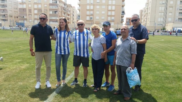 Emotivo homenaje a Felipe Cano por su dedicación y entrega al fútbol aguileño