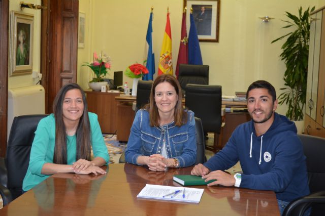 La alcaldesa y el edil de Deportes reciben a Sonia Piña, campeona de fútbol sala Sub-21