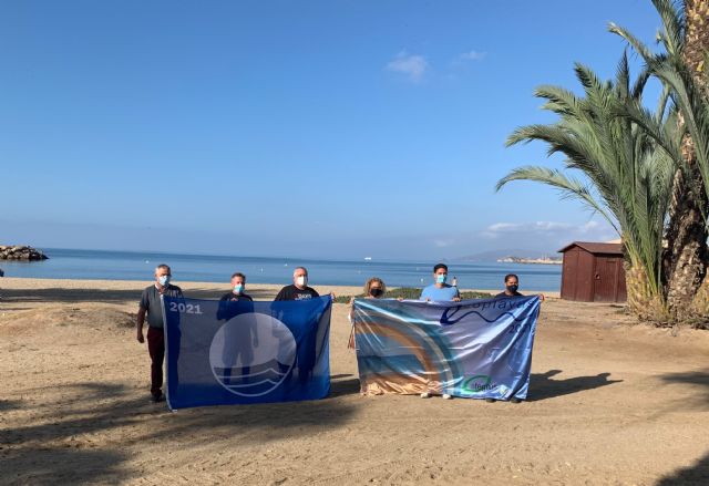 Las banderas azules vuelven a ondear en las playas y puertos deportivos aguileños