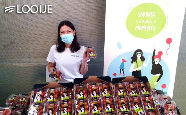 Looije dona 2.340 tarrinas de tomate cherry Sarita entre personas vacunadas y sanitarios de Águilas